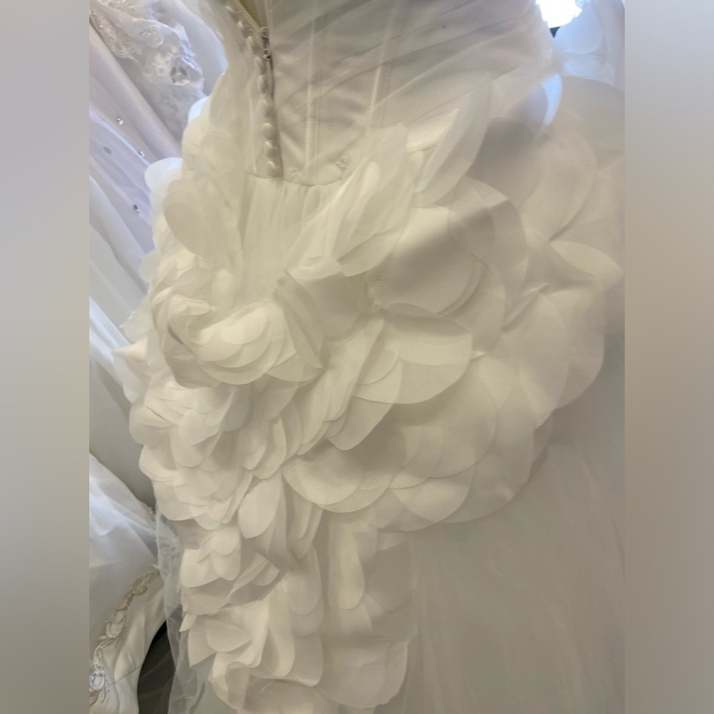 Vera Wang White Strapless Ball Gown Wedding Dress with Floral Waist - Picture 13 of 13